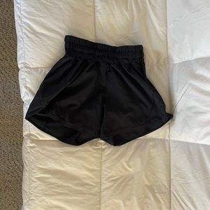 Lulu Track That black shorts size 4, 4”